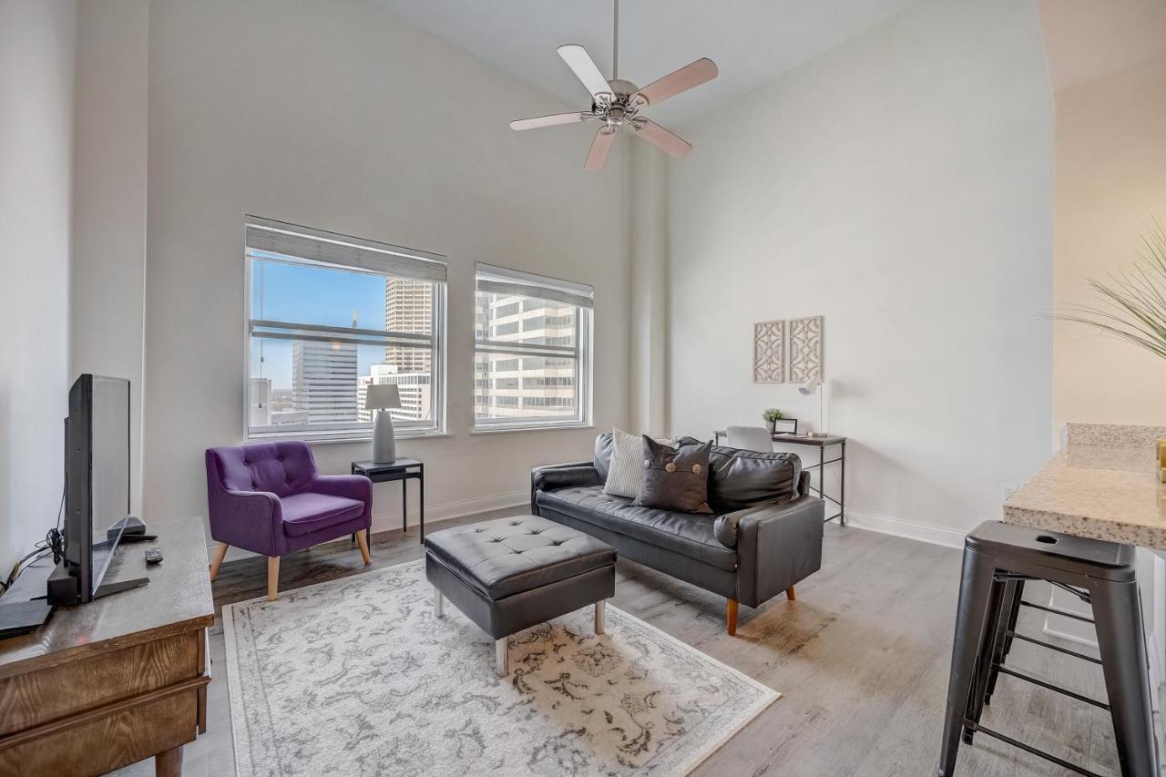Frontdesk Penn Street Tower Apts Downtown Indy Apartment อินเดียนาโพลิส ห้อง รูปภาพ
