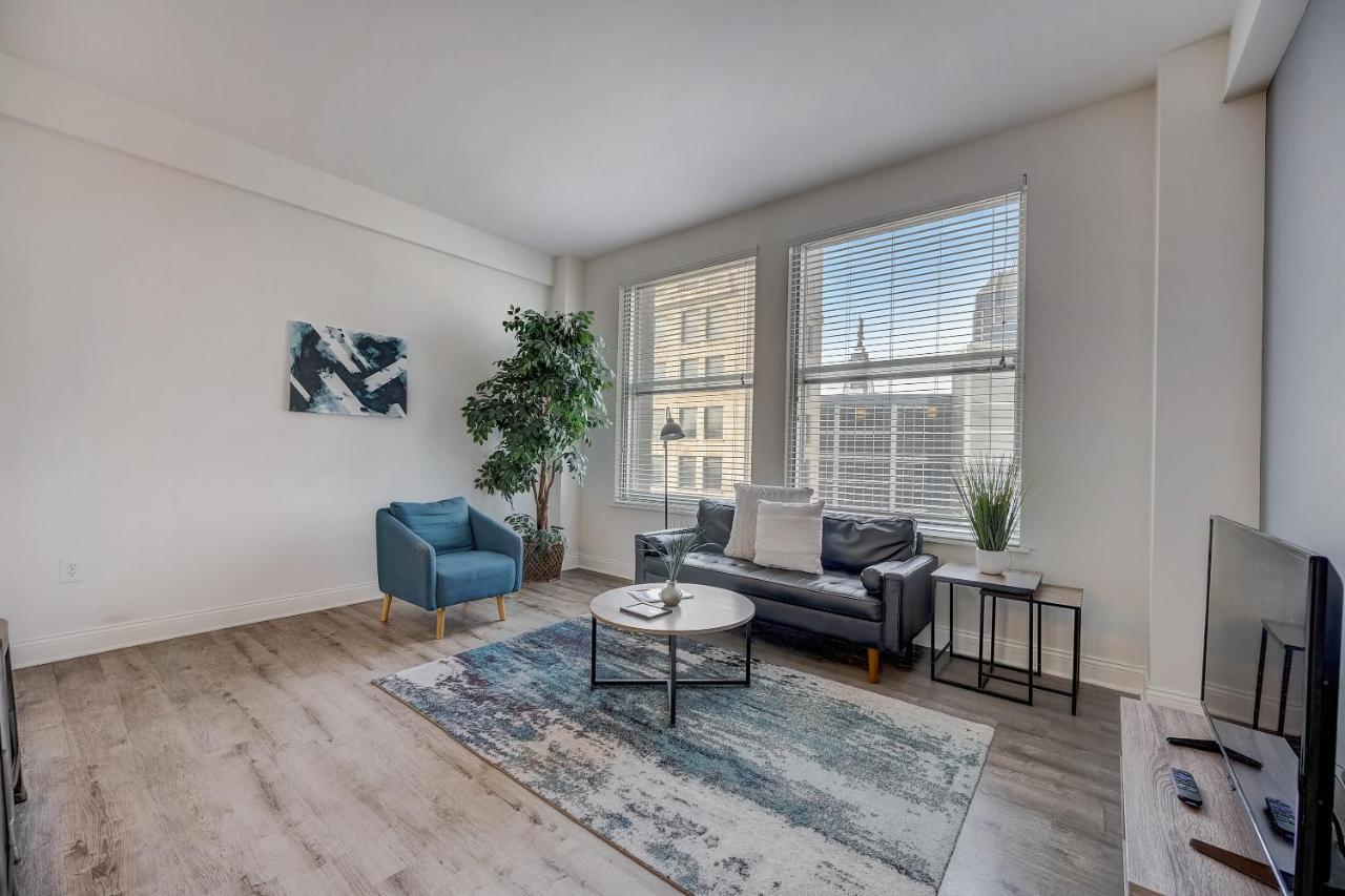 Frontdesk Penn Street Tower Apts Downtown Indy Apartment อินเดียนาโพลิส ห้อง รูปภาพ